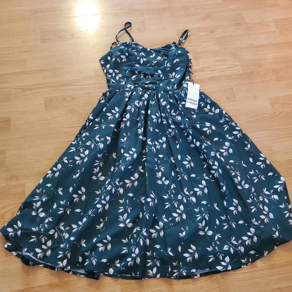 Unique Vintage Green Tea-Leaf Print Fit-and-Flare Dress - Picture 2 of 4